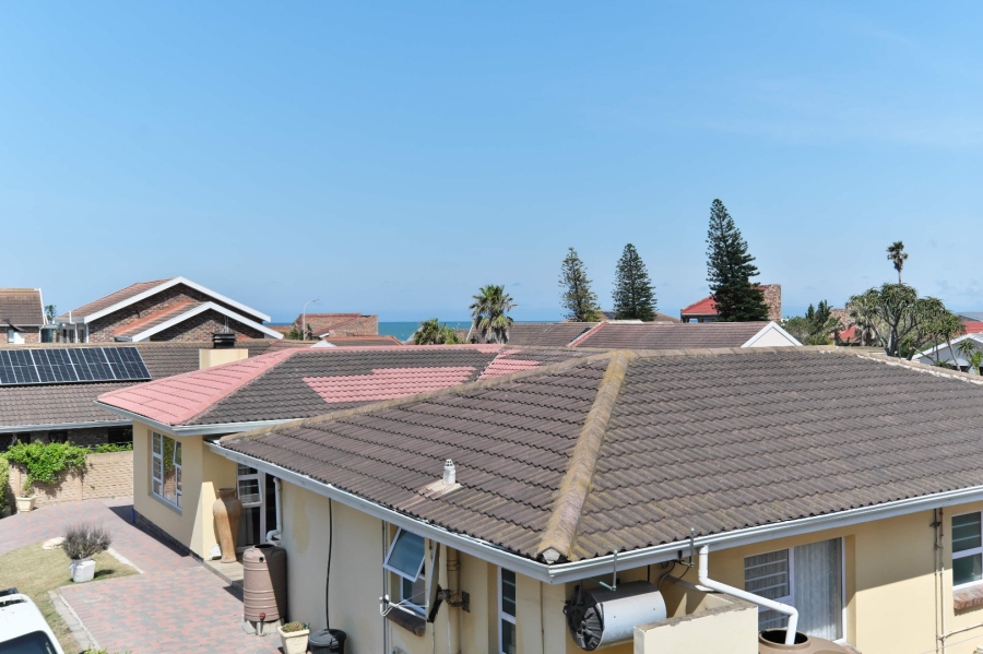 6 Bedroom Property for Sale in Bluewater Bay Eastern Cape